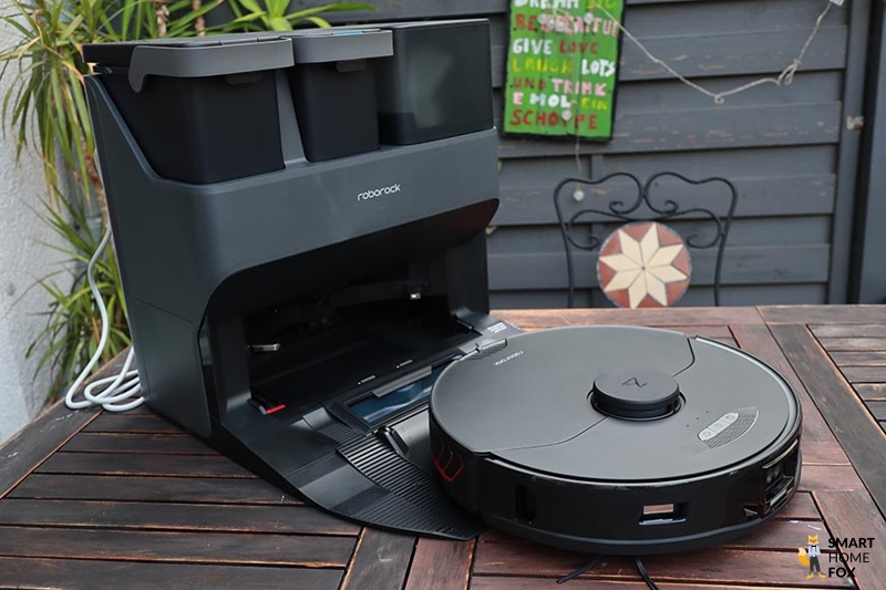Roborock S7 MaxV Ultra черного цвета виден крупным планом.